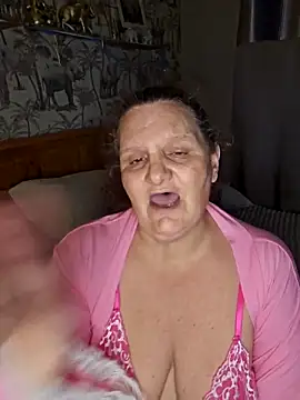 MissQueenBeex live sex cam