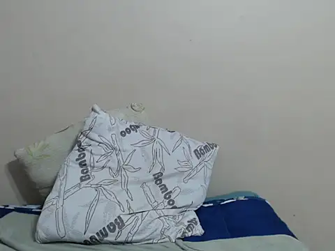 SexyLipss_'s cam snapshot