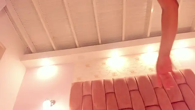 aishathornee's cam snapshot