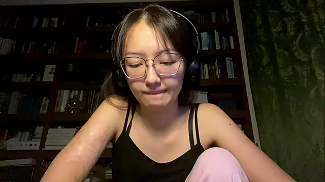 LinaClous's cam snapshot