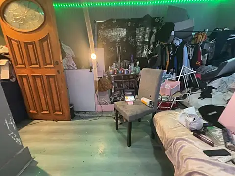 Juicylucylips69's cam snapshot