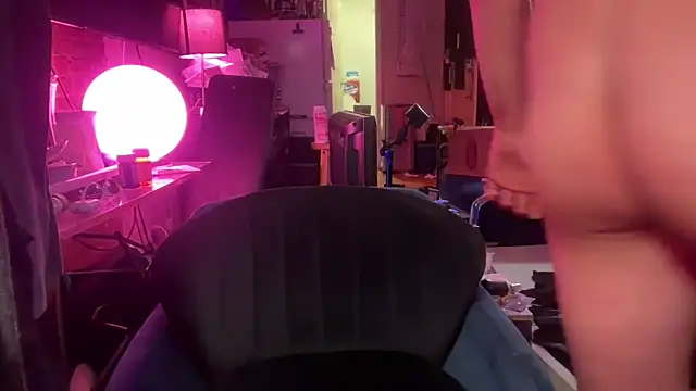 ChuckDz7's cam snapshot