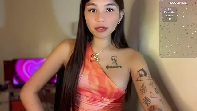 _petitegirlx69_'s cam snapshot