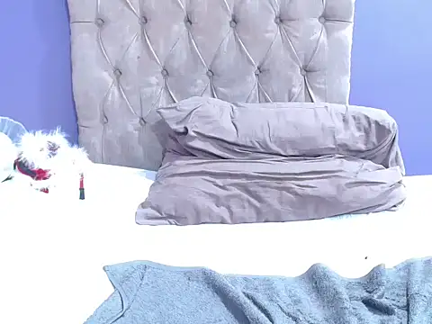 NaughtyChubbyZoe's cam snapshot