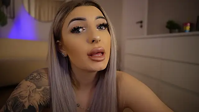 emily_bloom's cam snapshot