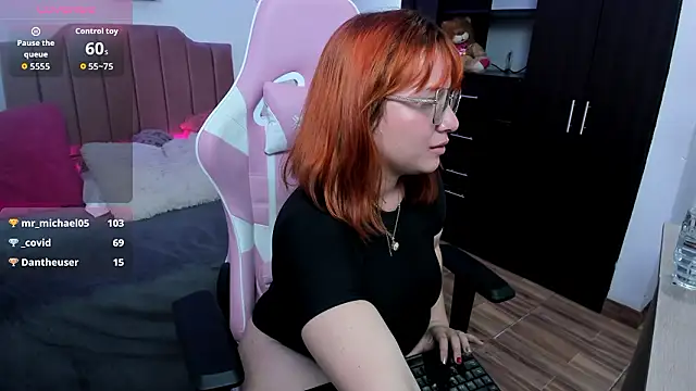 Nina_curves's cam snapshot