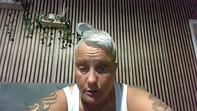 Bendoverbetty3's cam snapshot