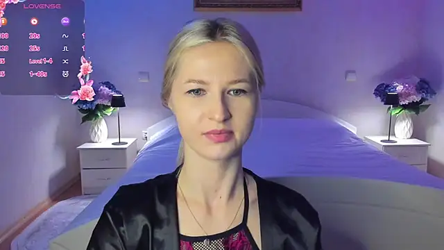 Julie_Blaze's cam snapshot