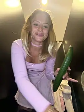 SophieVJ's cam snapshot