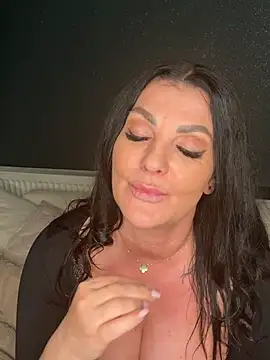 Nola_Luxx-offiziell's cam snapshot