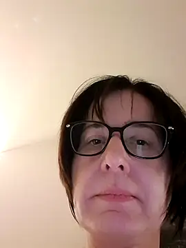 JulieEroticDress's cam snapshot