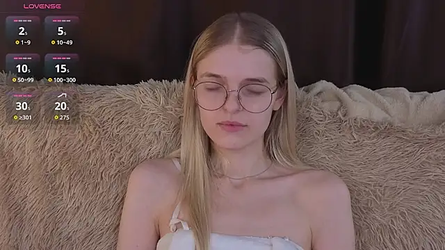 MonicaShiny's cam snapshot