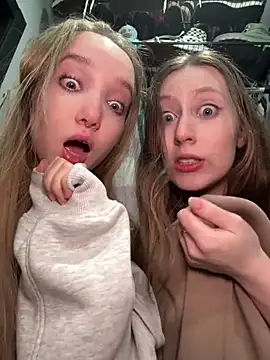 FroggyAnna live sex cam