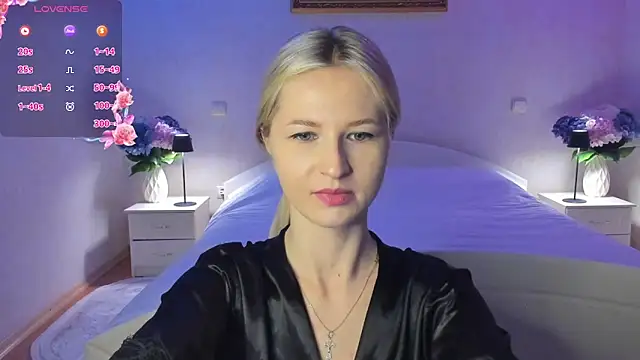 Julie_Blaze's cam snapshot