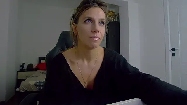 DedeSibel's cam snapshot