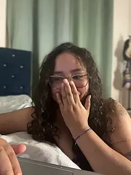 CurlyGirl_1's cam snapshot