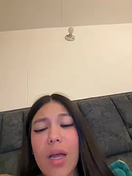 Alyshanon18's cam snapshot