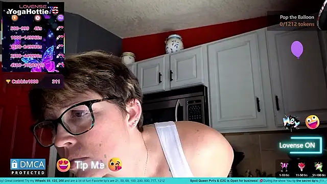 YogaHottie76's cam snapshot