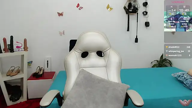 mom_hot__'s cam snapshot