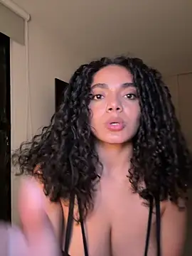 Curlyierr live sex cam