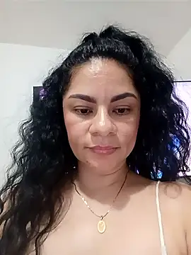 luna_pinky's cam snapshot