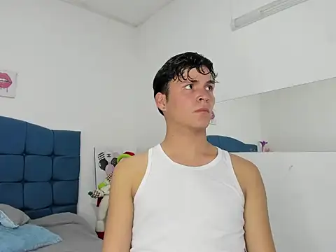 Aaron_Foxxx live sex cam