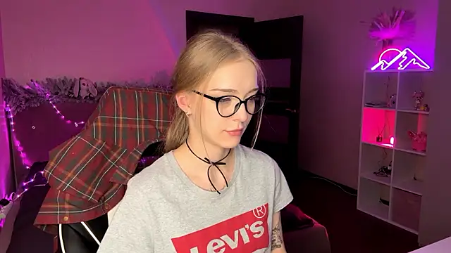 EvaPeace's cam snapshot