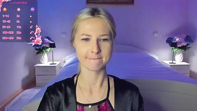 Julie_Blaze's cam snapshot