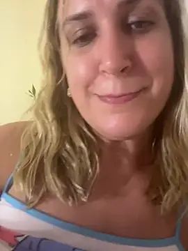 Bia_sexynovaes live sex cam