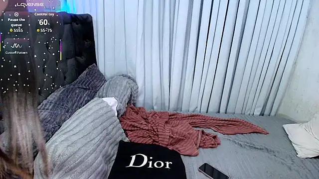 fuckingnaughtyjade live sex cam