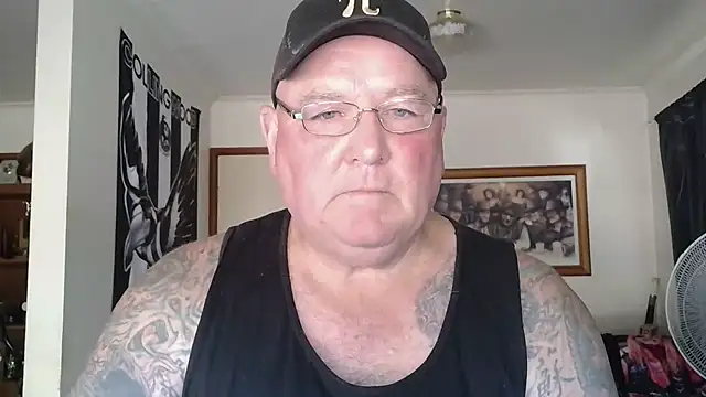 KINKYBLUEYES69 live sex cam