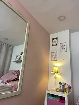 LauraRaider live sex cam