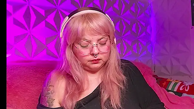 Satyn_doll live sex cam