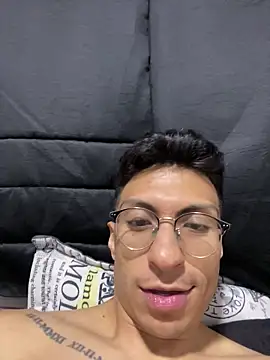 ApoloCruz live sex cam