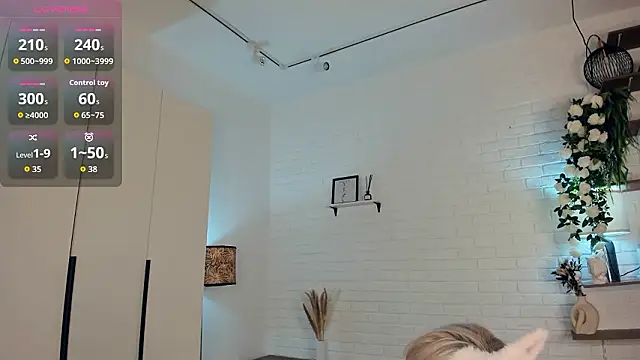 LaureMestler live sex cam