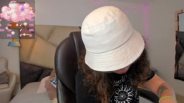 MarieTaylor_'s cam snapshot