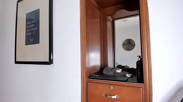 Dhalila_'s cam snapshot