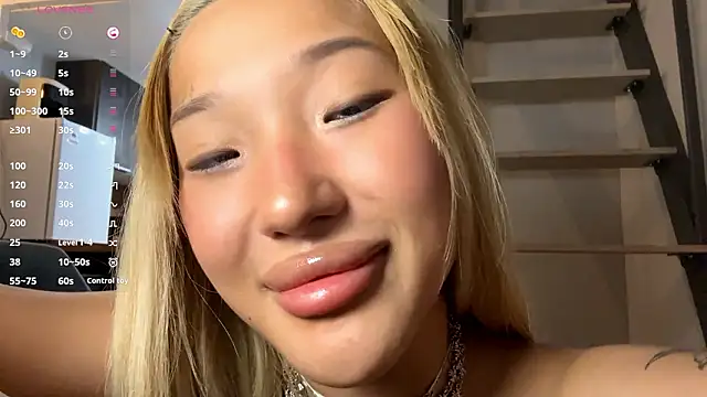 EIeniVanwart live sex cam