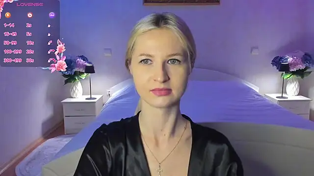 Julie_Blaze's cam snapshot