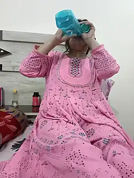 SpicyQueenX69 live sex cam