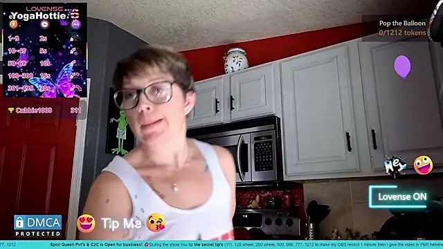 YogaHottie76's cam snapshot