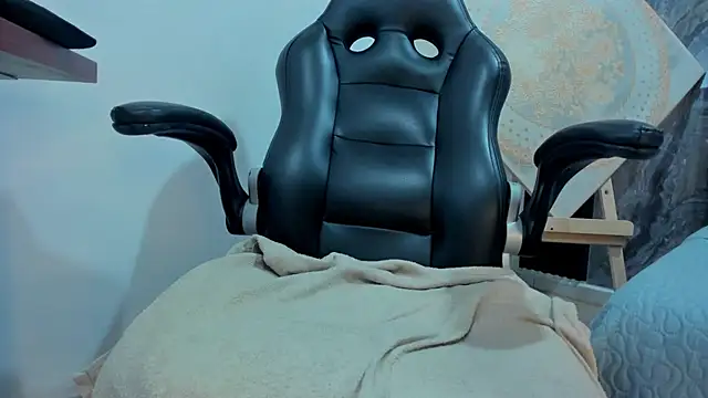 Alicee_Stonee_'s cam snapshot