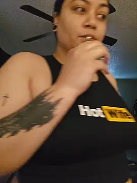 honeeyyy_pot's cam snapshot