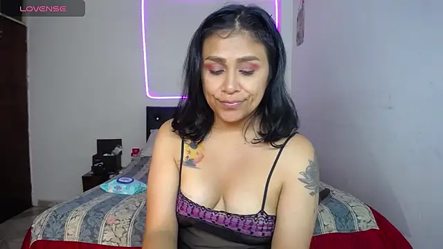 pinky_violeta live sex cam