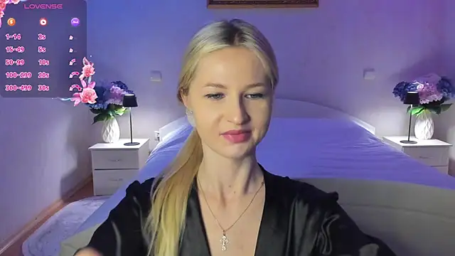 Julie_Blaze's cam snapshot