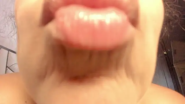 Victoriaa_millers's cam snapshot