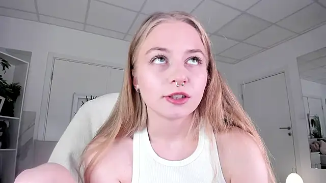 MiaMews live sex cam