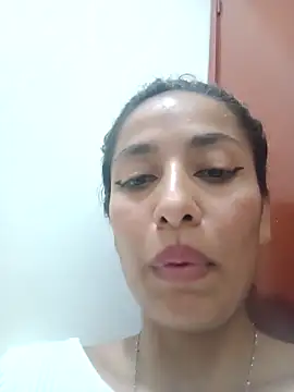 chloewildd_'s cam snapshot