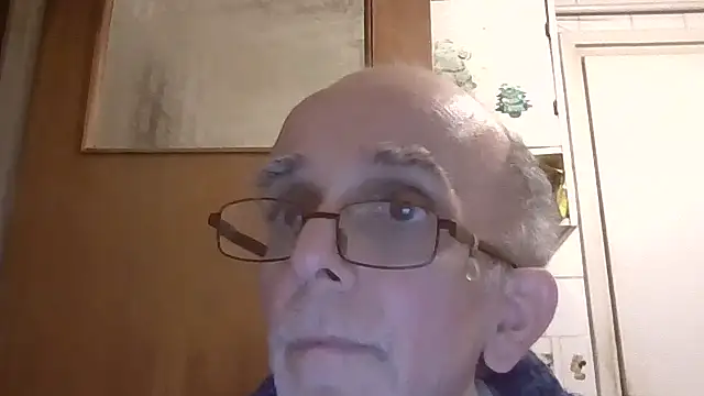 mariusica1@xh live sex cam