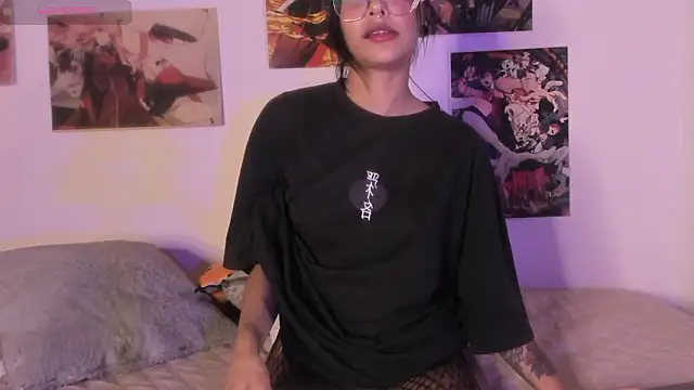 Luna-Chann live sex cam